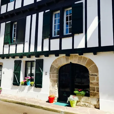 La Casa De Valerie Bed & Breakfast