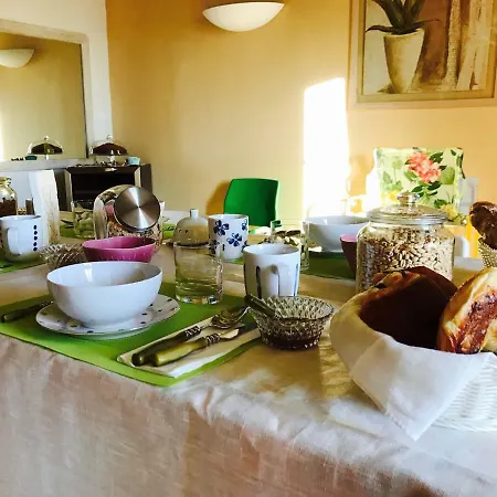 La Casa De Valerie Bed & Breakfast
