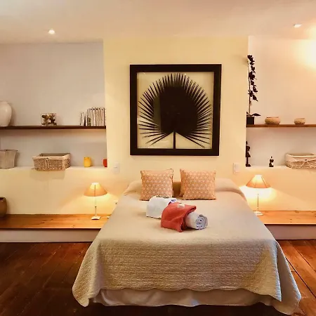 La Casa De Valerie Bed & Breakfast