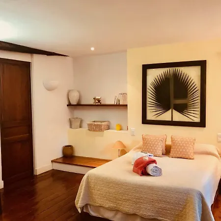 La Casa De Valerie Bed & Breakfast