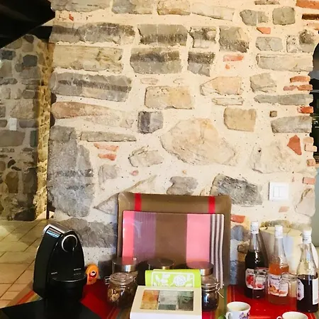 La Casa De Valerie Bed & Breakfast